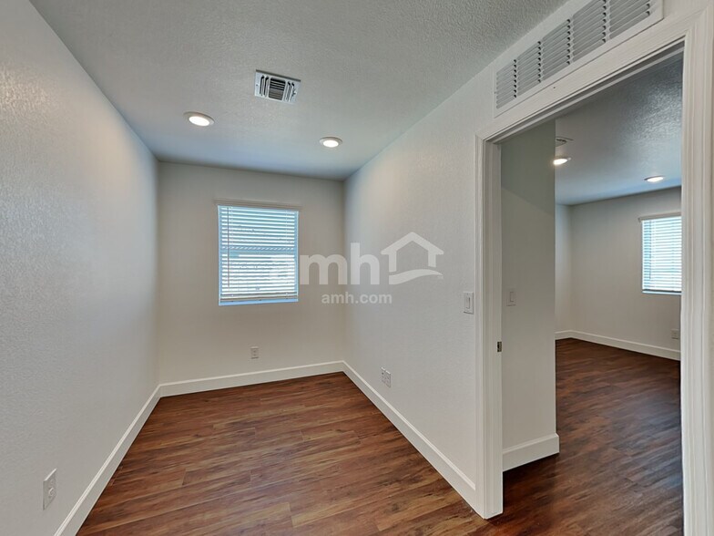 Building Photo - 4239 W St Charles Ave