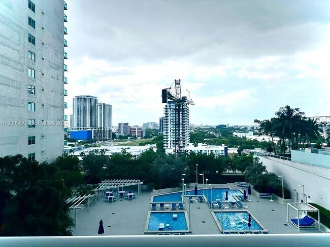 Building Photo - 1800 N Bayshore Dr