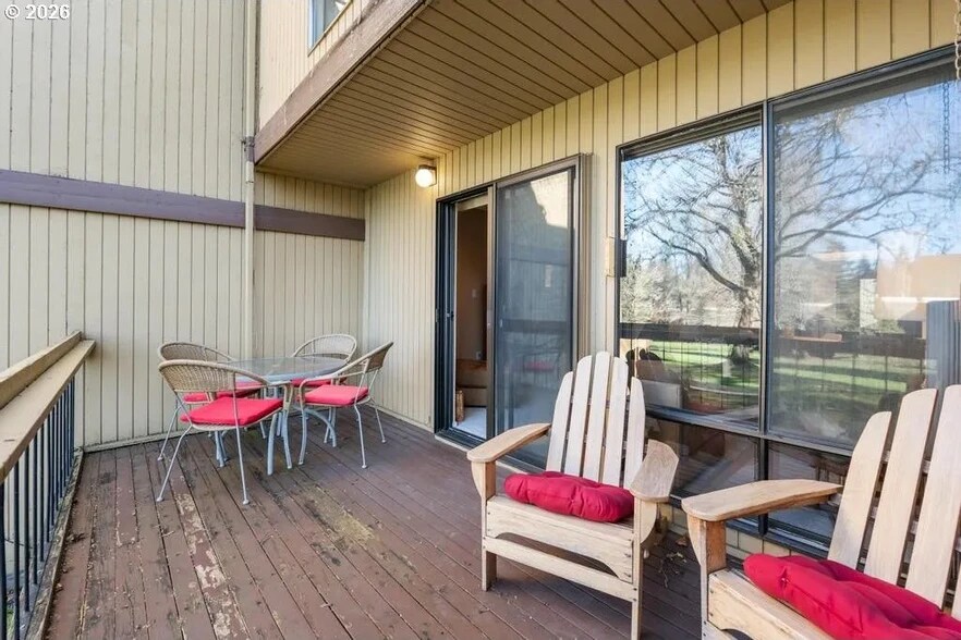 Building Photo - 1655 NW Lakeway Ln