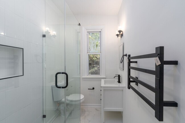 Building Photo - 3-Bedroom, 1-Bathroom Apartment with Porch near JHU