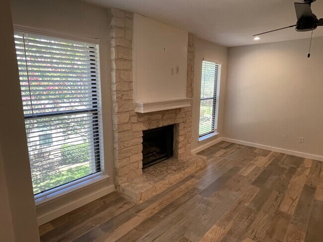 Building Photo - 10616 Mellow Mdws