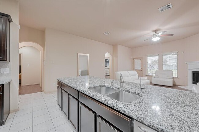 Building Photo - 4410 Fenetre Forest St