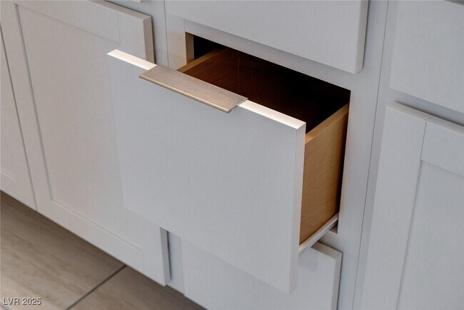 Building Photo - 237 Callen Falls Ave