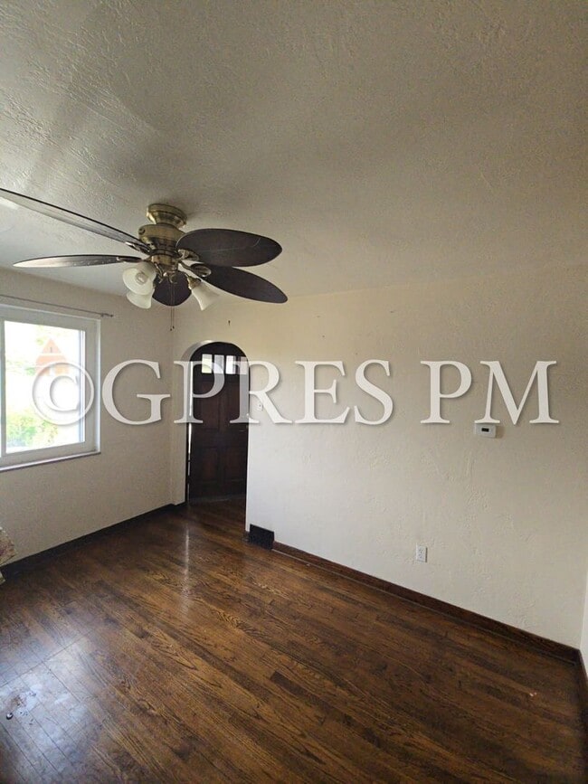 Building Photo - Welcome to this charming 3-bedroom, **Pric...