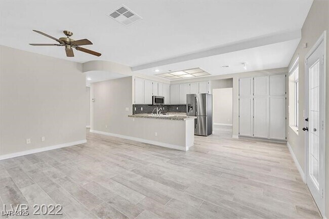 Building Photo - 9725 Hitching Rail Dr
