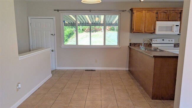 Building Photo - 3356 Clemens Dr