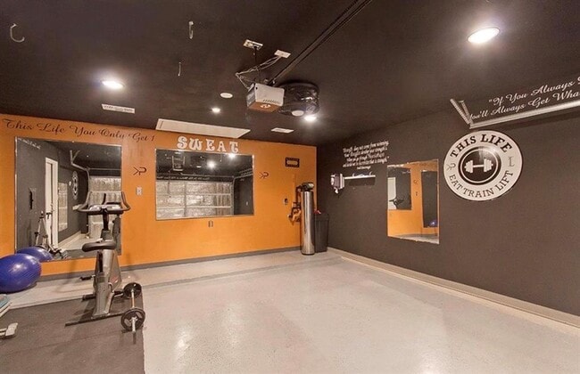 Building Photo - 1052 Hot Spring Valley