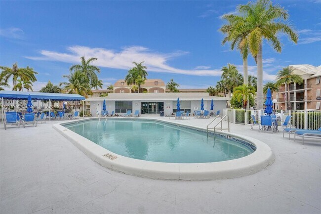 Building Photo - 450 Paradise Isle Blvd