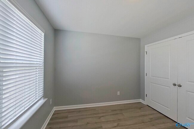 Building Photo - 395 Angela St