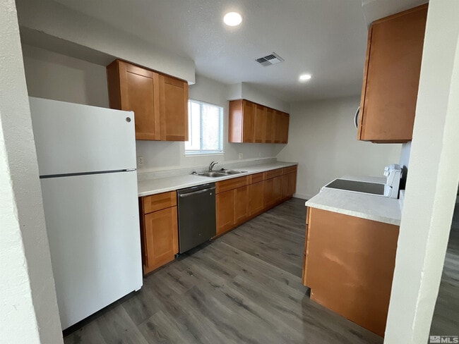 Building Photo - 1090 Barstow St