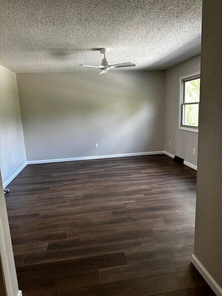 Master bedroom - 4B Kimberly Ct