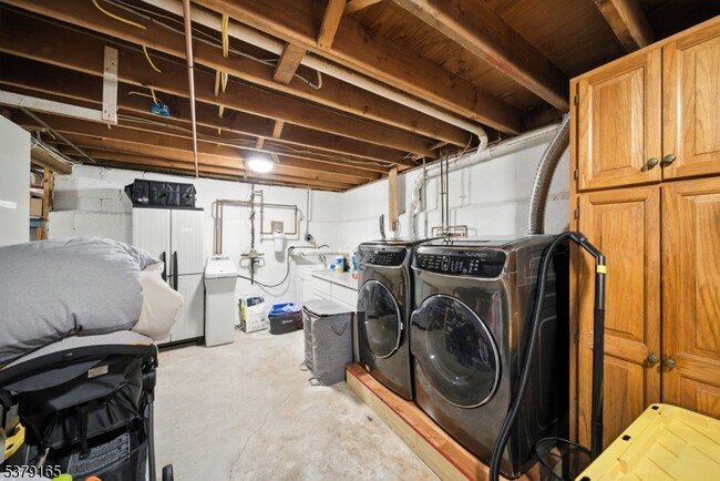 Building Photo - 17 Rockaway Ave