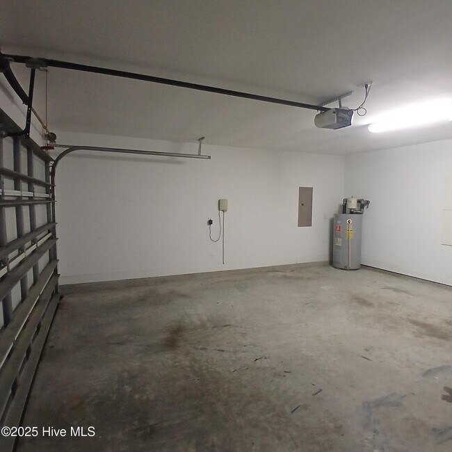 Building Photo - 4999 Glen Cove Dr SE