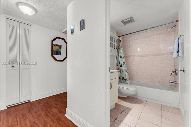 Building Photo - 525 Coral Wy