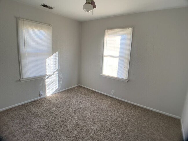 Building Photo - Spacious Rural Setting- 3 bedroom in Niles!