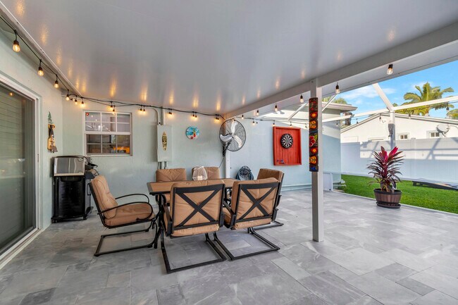 Building Photo - 310 Gulfstream Dr