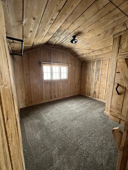 Building Photo - 810 Watt Canyon Rd