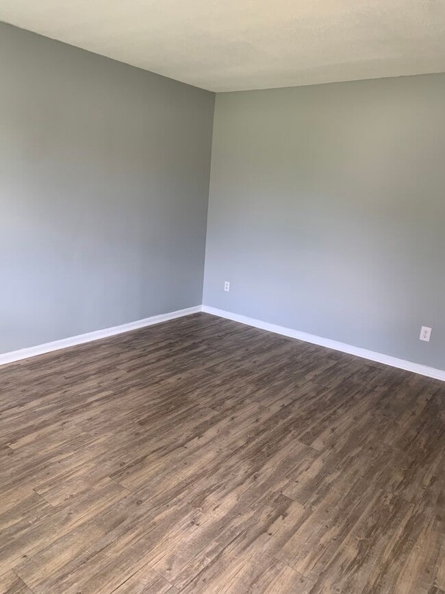 Building Photo - 3 Bedroom Salisbury Home