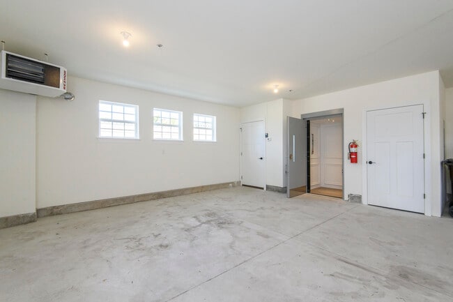 Building Photo - 205 Fox St