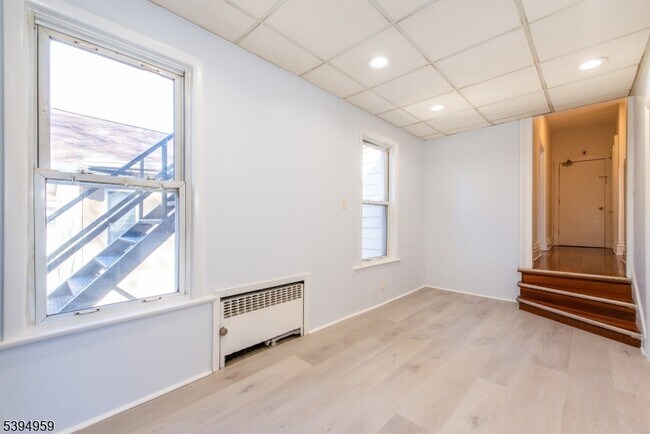 Building Photo - 182 Belleville Ave