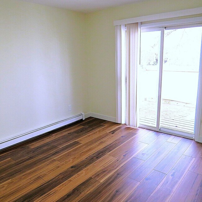 Building Photo - FREE RENT UNTIL THE END OF THE MONTH!!!