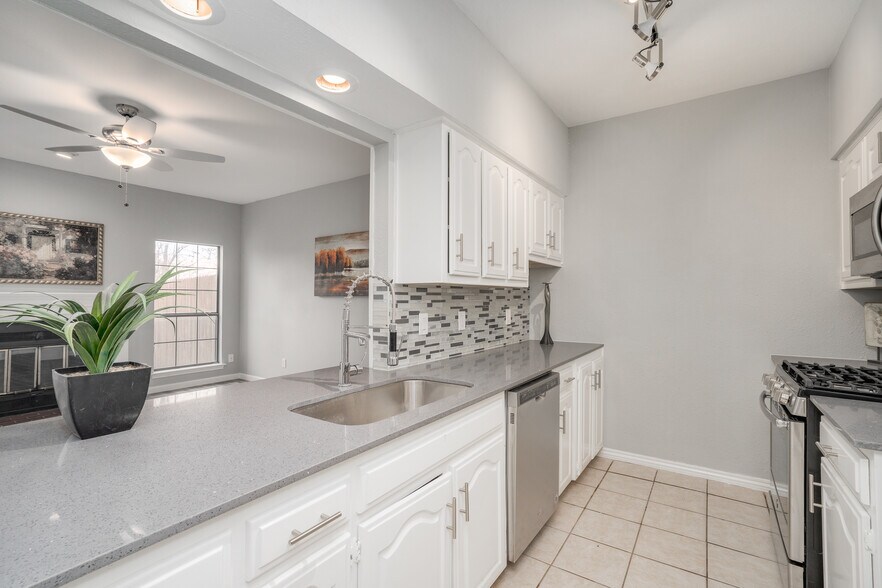 Building Photo - 317 Benjamin St