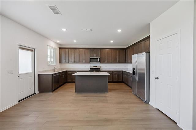 Building Photo - 2424 Castlebar Dr