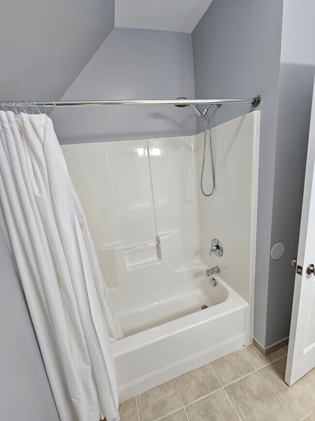 Building Photo - Welcome Home to Comfort and Style in North Charleston, SC!