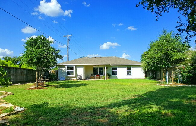 Building Photo - 3 Bedroom Round Rock home with a large office space!  Excellent Schools!