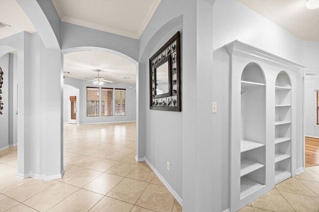 Building Photo - 802 Floriencia St