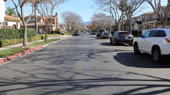 Building Photo - 3 bedrooms 2.5 baths  house in Eastlake- Chula Vista