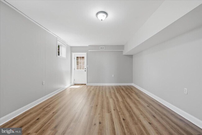 Building Photo - 102 Bramble Ct