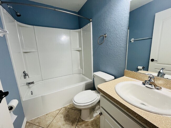 Building Photo - 3 Bedroom Single Family in South Lakeland ...