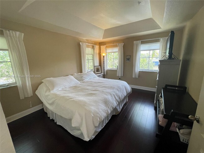 Building Photo - 160 Jacaranda Country Club Dr