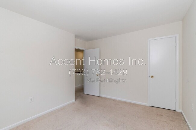 Building Photo - 5404 Barrister Pl