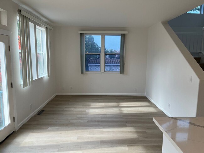 Building Photo - Remodeled Townhome in the Heart of Cupertino!