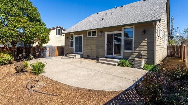 Building Photo - 1251 Clover Dr