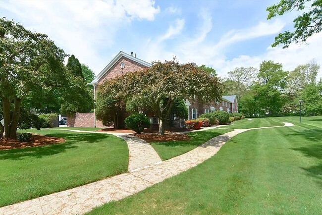 Building Photo - 202 Windsor Dr N