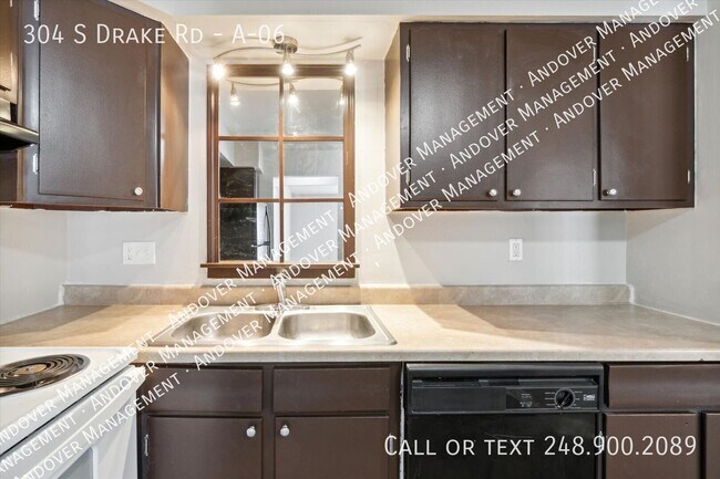 Building Photo - 304 S Drake Rd