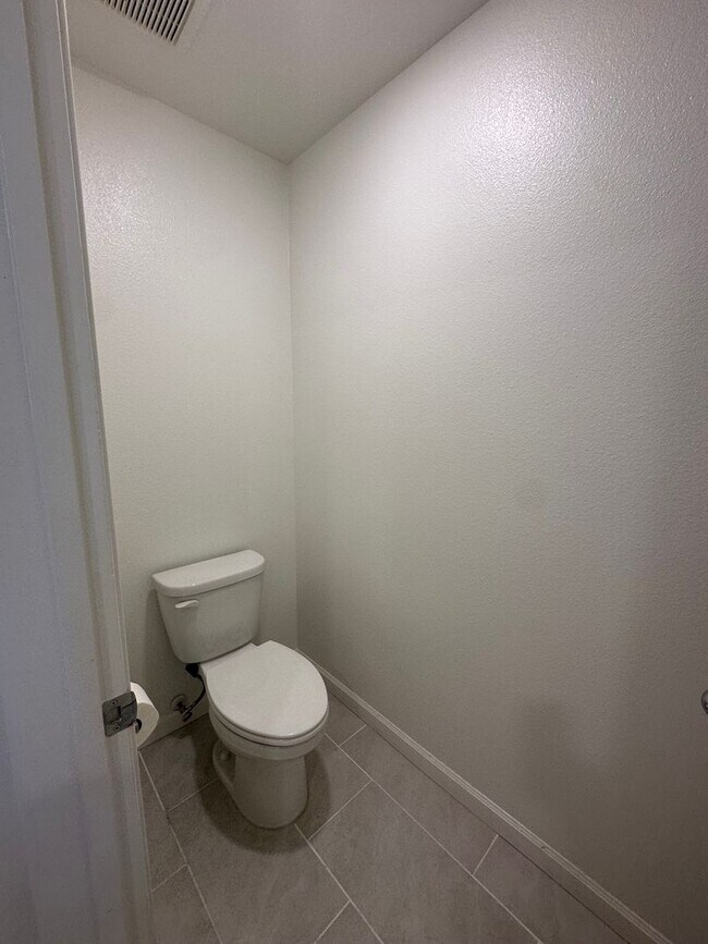 Building Photo - Beautiful newer home in a gated community