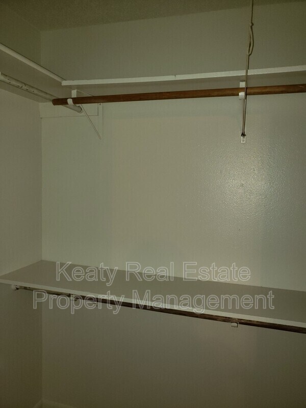 Building Photo - 509 Fox Run Ave