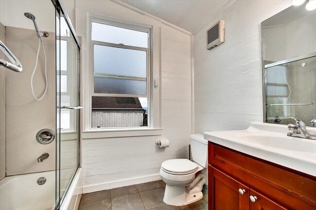 Building Photo - Three Bedroom House in Visitacion Valley