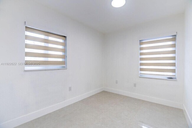 Building Photo - 5240 SW 139th Pl