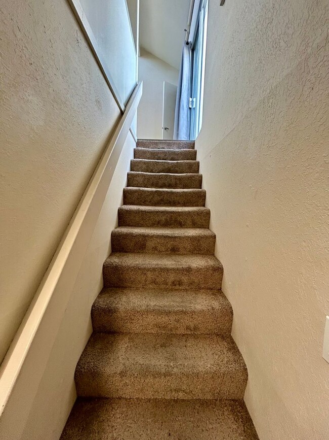 Building Photo - 1 Bed, 1 Bath Loft Condo in La Mesa!