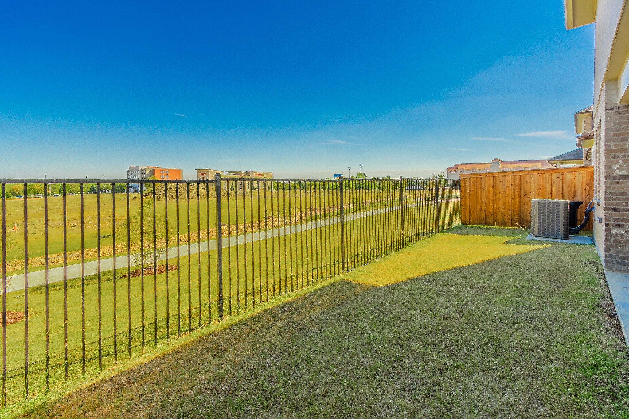 Building Photo - 2068 Buffalo Hill Dr