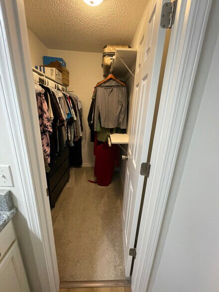 Building Photo - 9408 Octavia Ln