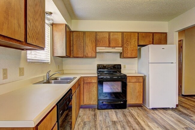Building Photo - 3810 Brookhill Dr