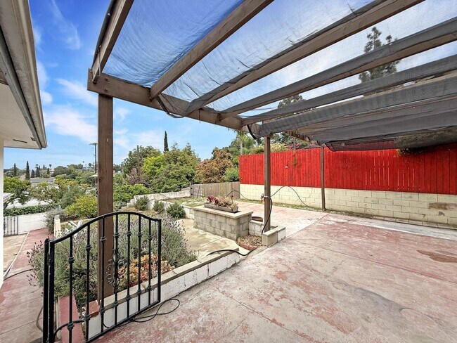 Building Photo - 3B/1BA Home in Escondido Available for Rent!