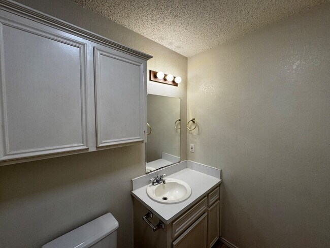 Building Photo - Beautiful Home Located In Shadow Hills & F...