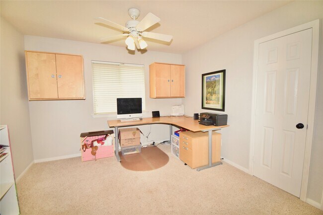 Building Photo - 10403 Village Lake Dr